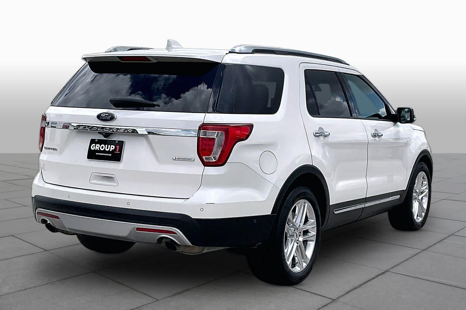 Used 2017 Ford Explorer Limited w/ Equipment Group 301A FWD image 13