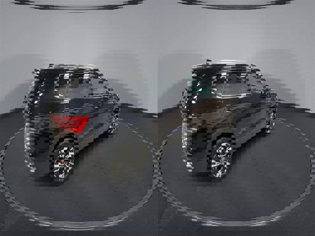 Used 2023 Volkswagen Taos SE w/ Panoramic Sunroof Package image 8