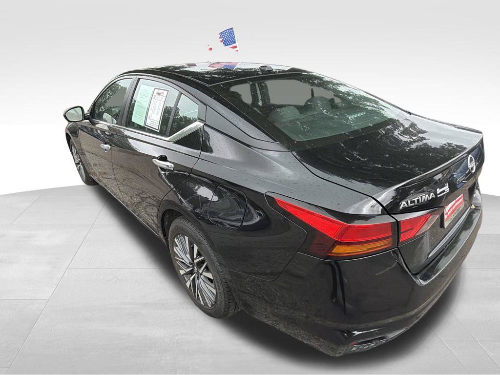 Used 2025 Nissan Altima 2.5 SV AWD/4WD image 10