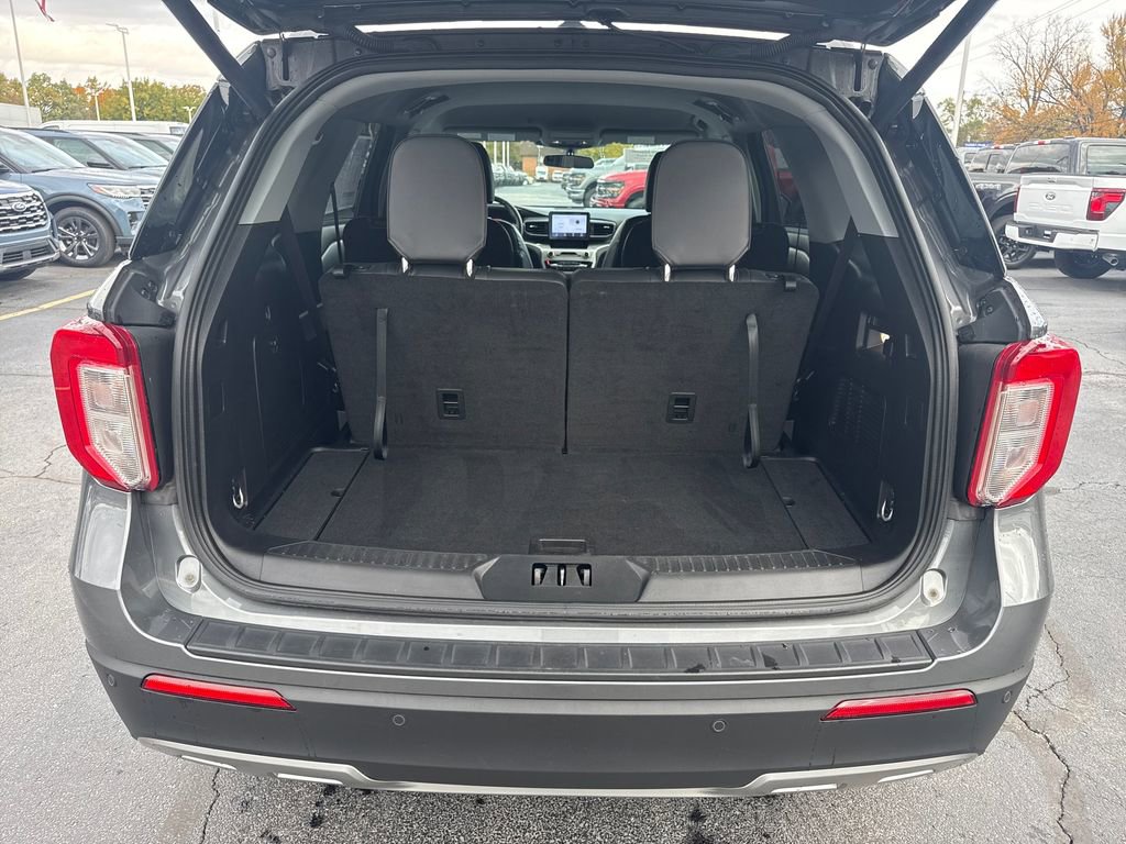 Used 2023 Ford Explorer XLT w/ Equipment Group 202A image 10