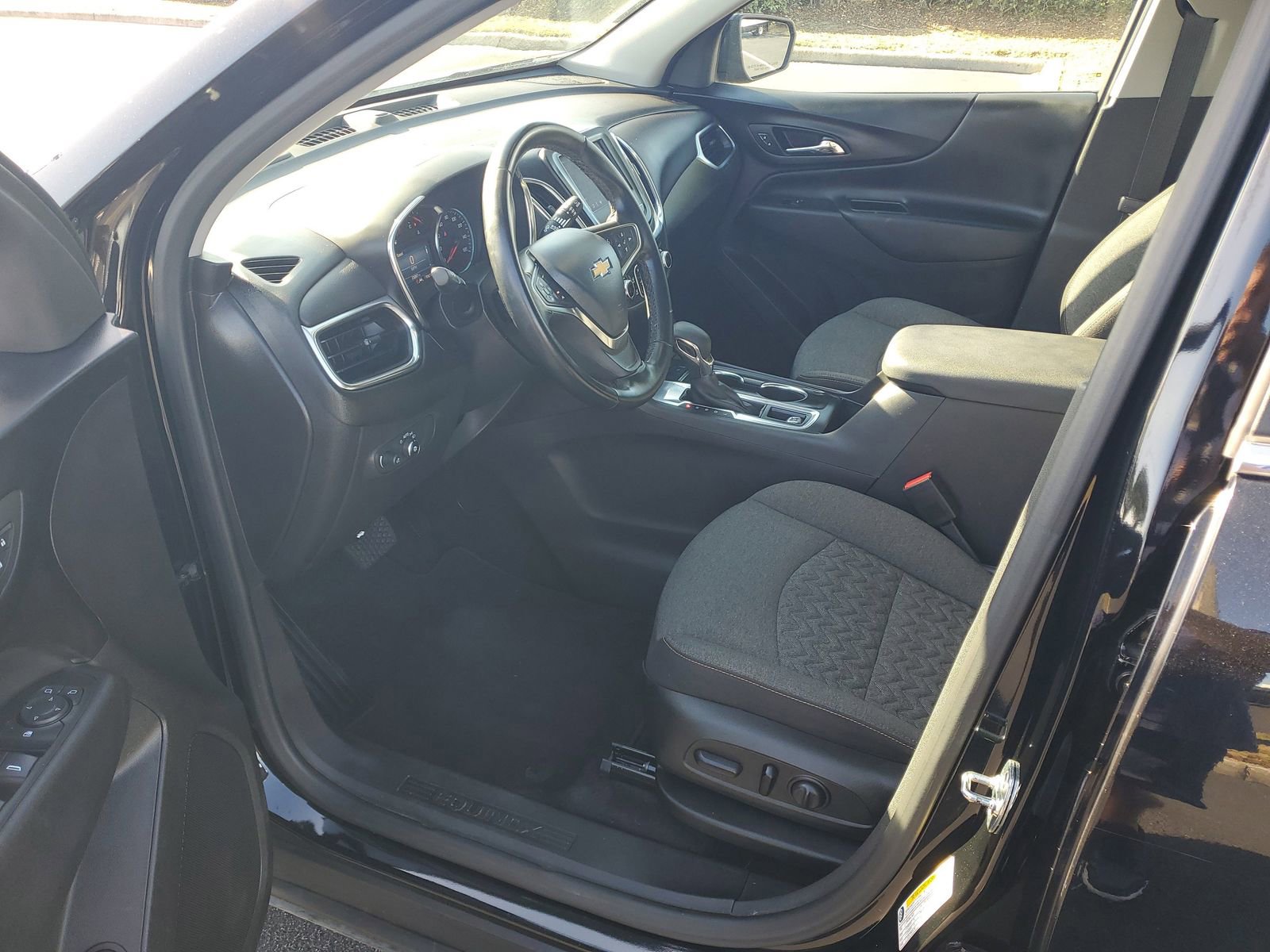 Used 2024 Chevrolet Equinox LT FWD image 18