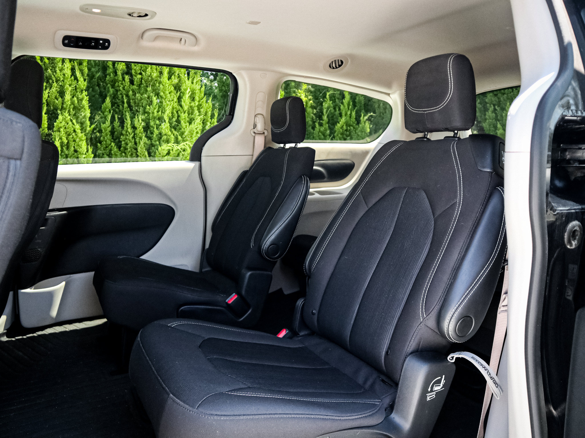 Used 2023 Chrysler Voyager LX FWD image 8