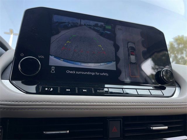 Used 2023 Nissan Rogue SL w/ SL Premium Package image 16