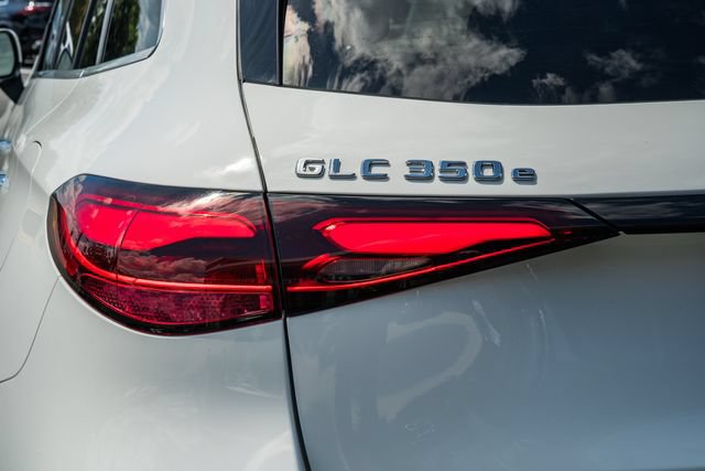 Used 2025 Mercedes-Benz GLC 350e 4MATIC image 7