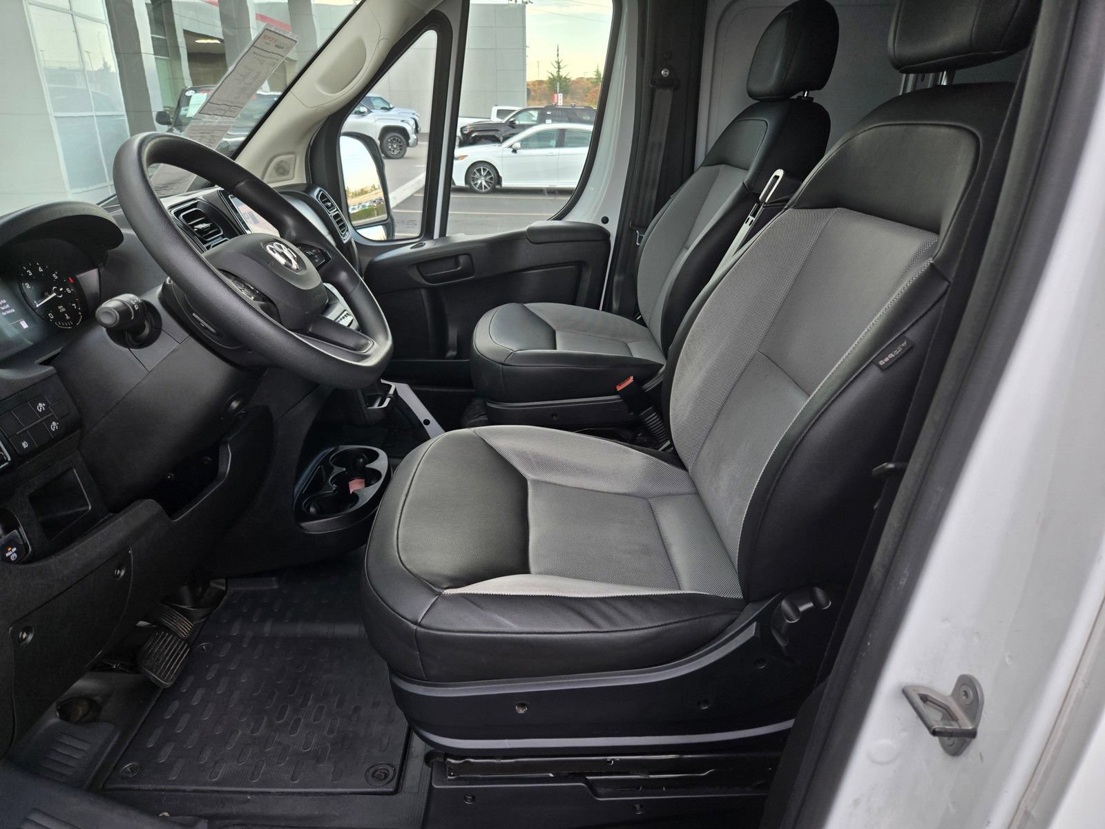 Used 2025 RAM ProMaster 2500 w/ Convenience Group FWD image 15