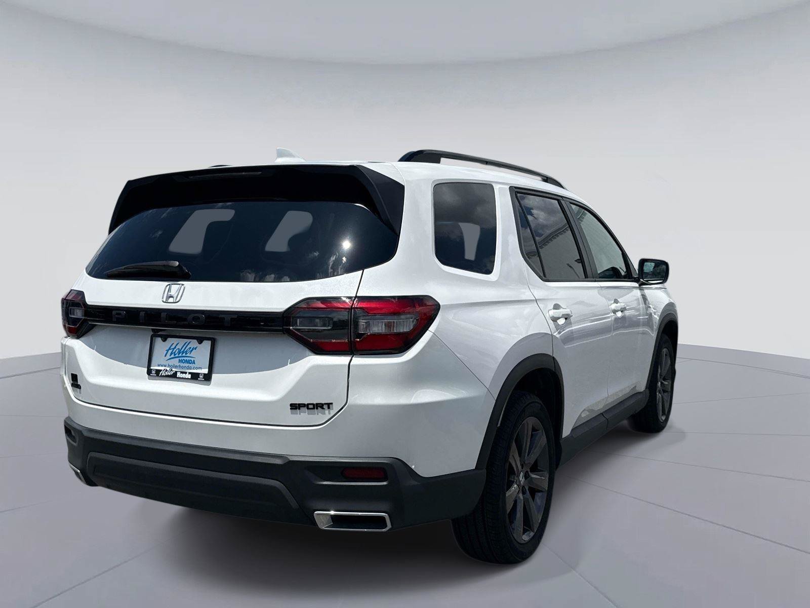 Certified 2025 Honda Pilot Sport image 4