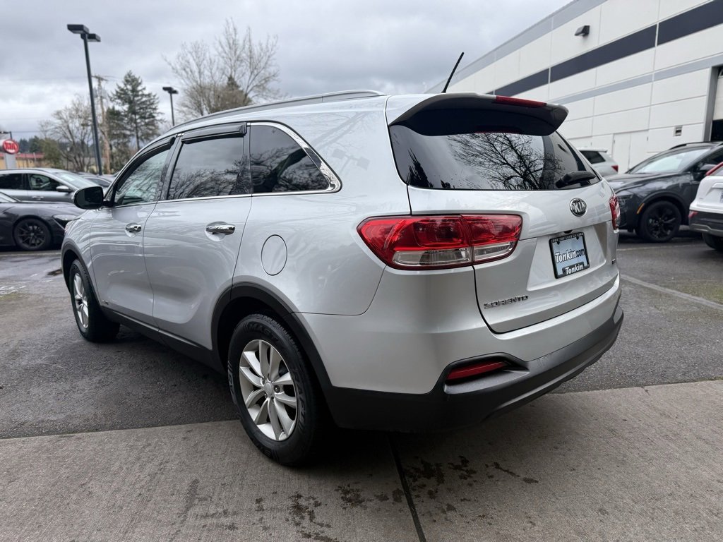 Used 2017 Kia Sorento LX image 11