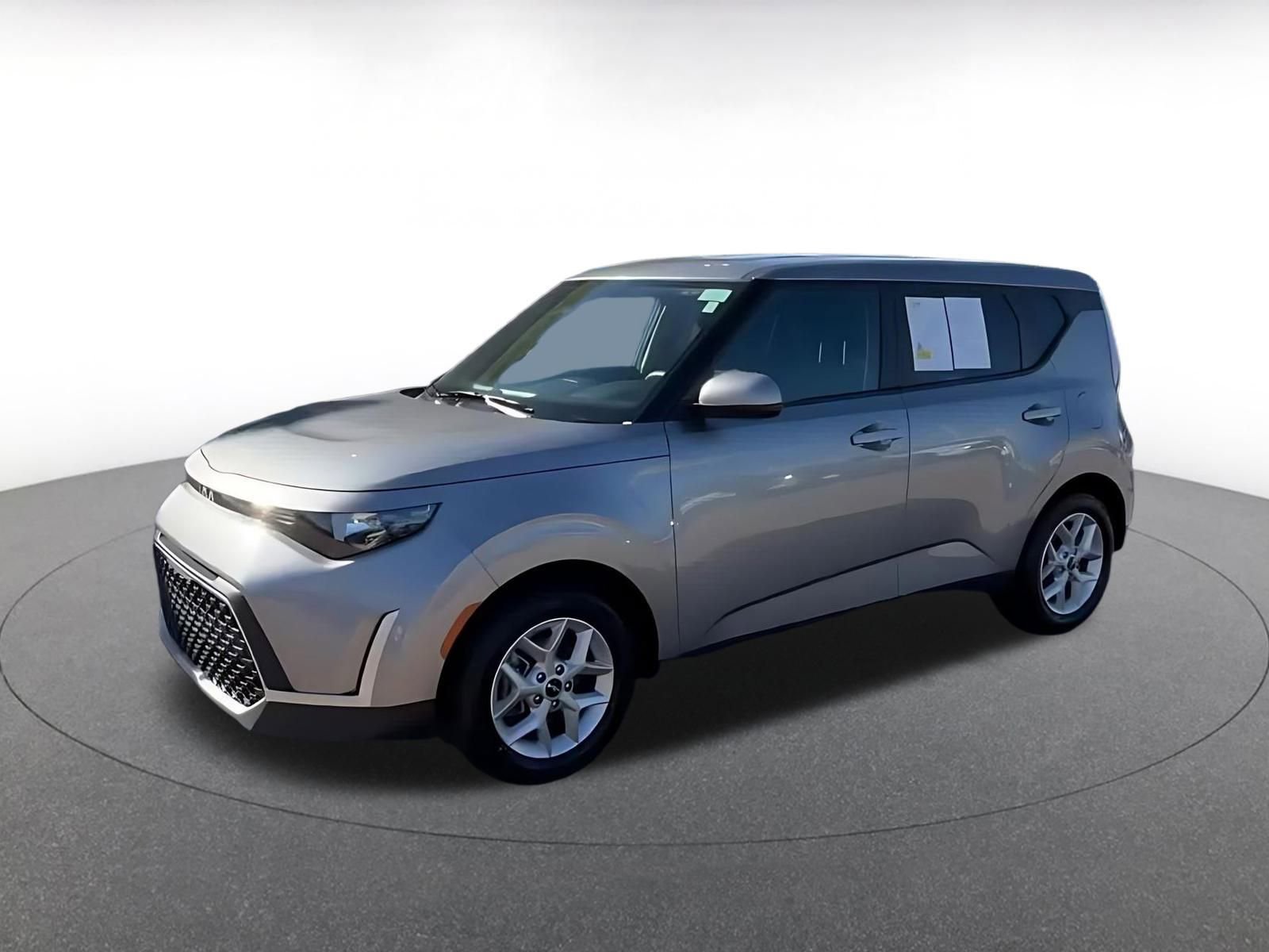 Used 2025 Kia Soul LX w/ LX Technology Package image 8