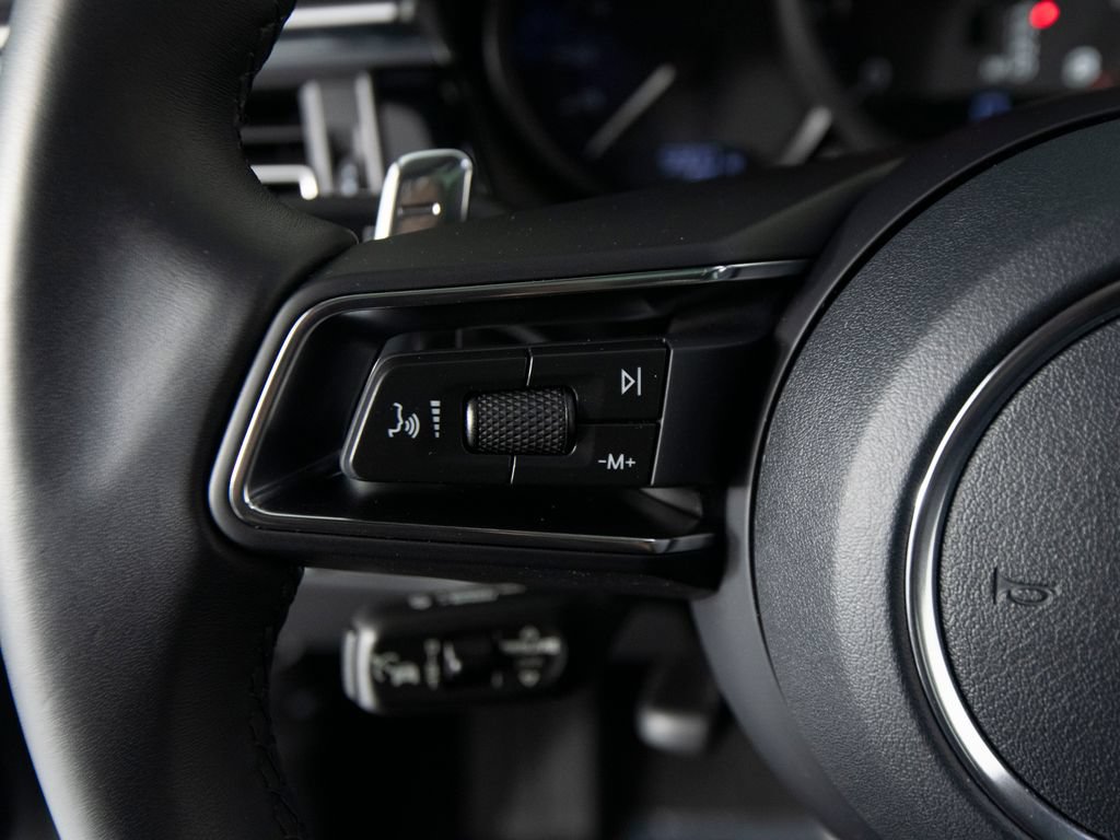 Certified 2026 Porsche Macan AWD/4WD image 27