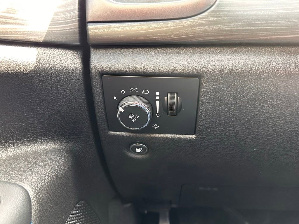 Used 2019 Jeep Grand Cherokee Laredo image 29