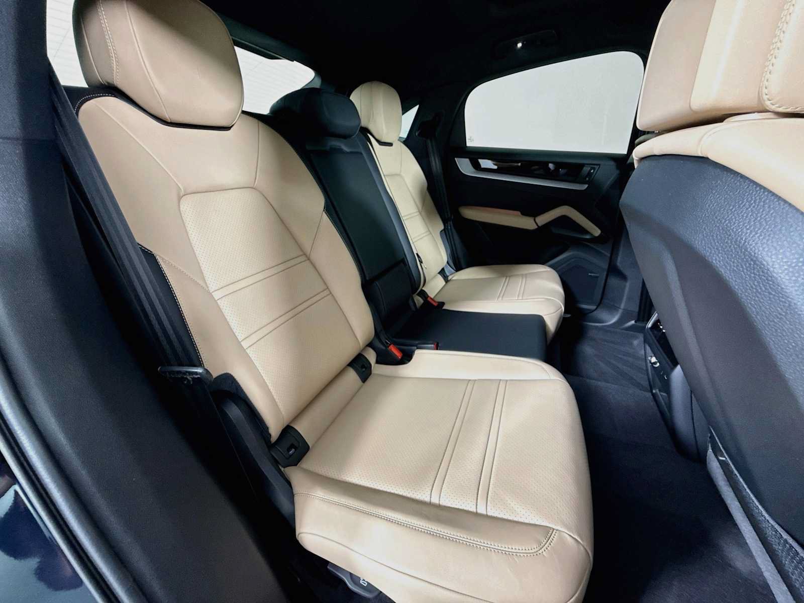 New 2026 Porsche Cayenne Coupe AWD/4WD image 27