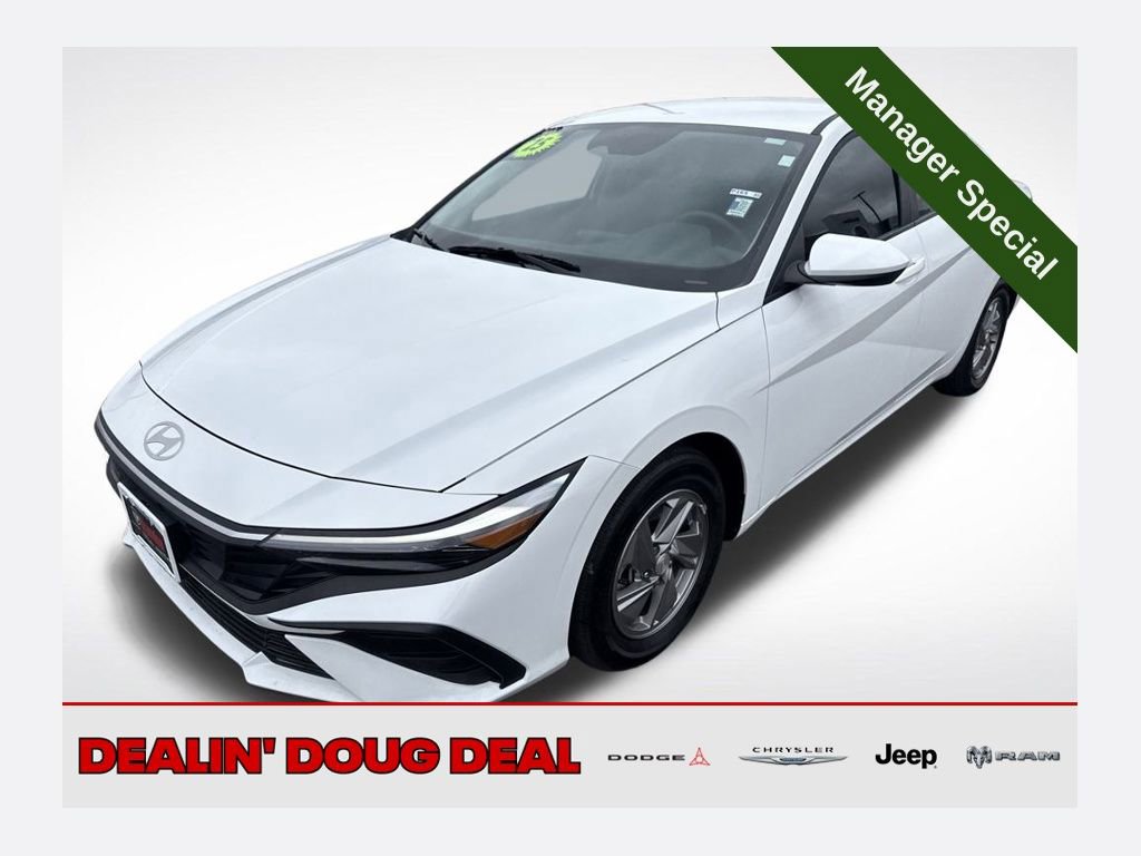 Used 2025 Hyundai Elantra SE image 1