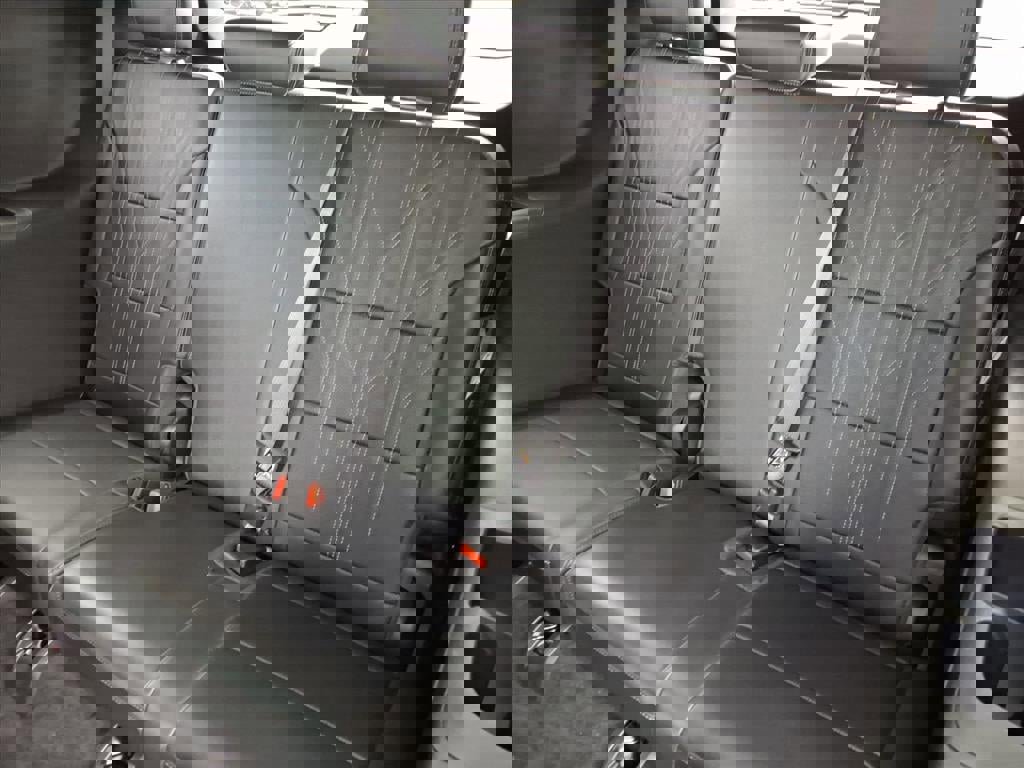 Used 2025 Buick Enclave Avenir w/ Super Cruise Package image 7