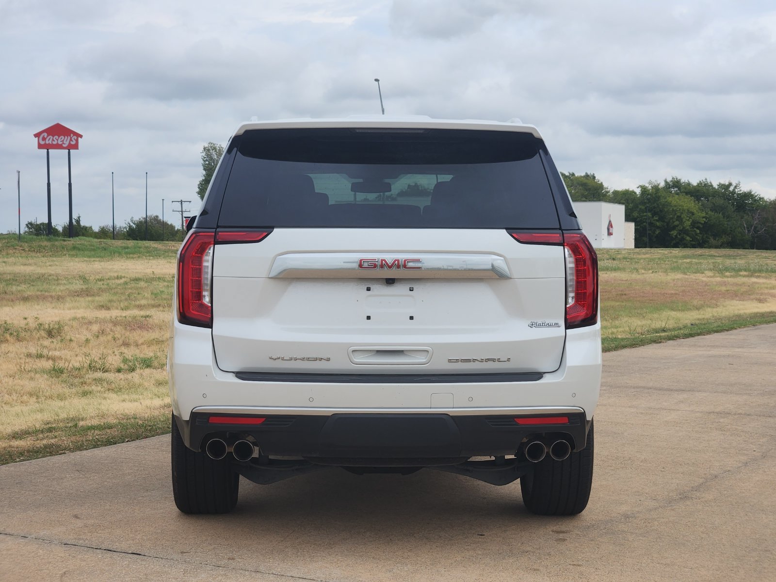 Used 2022 GMC Yukon Denali RWD image 8