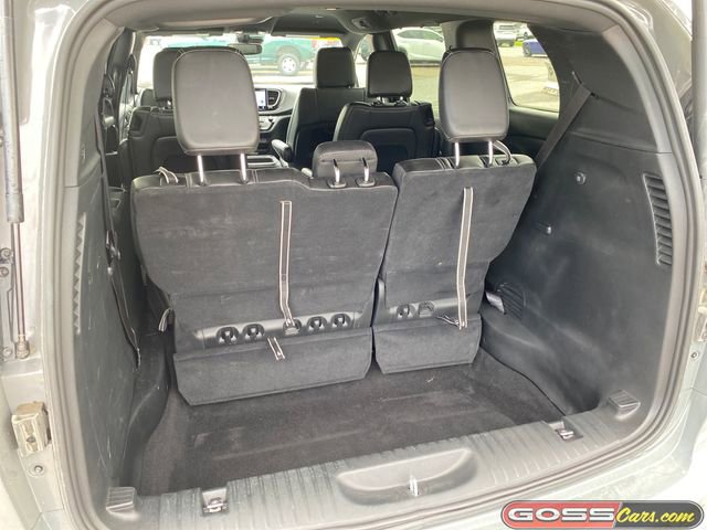 Used 2025 Chrysler Pacifica Select FWD image 9