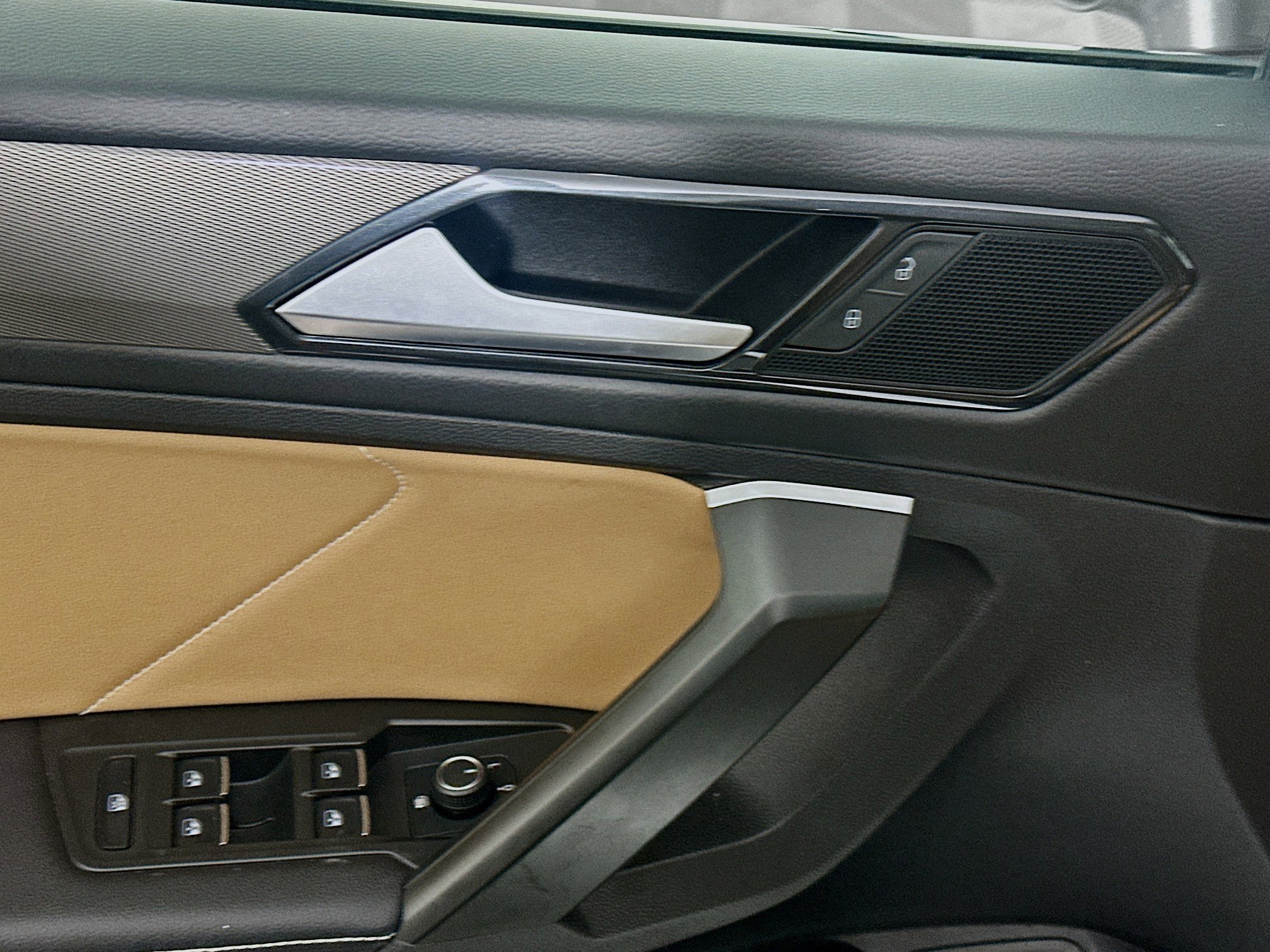 Used 2024 Volkswagen Tiguan SE image 15