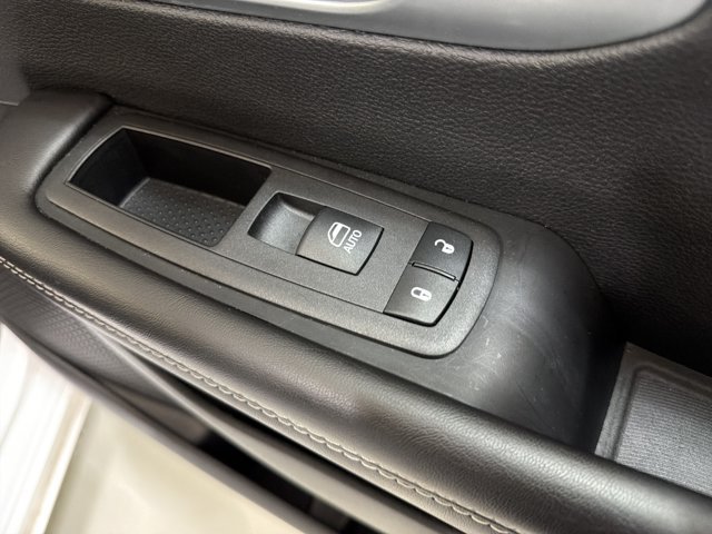 Used 2026 Chrysler Pacifica Limited FWD image 39