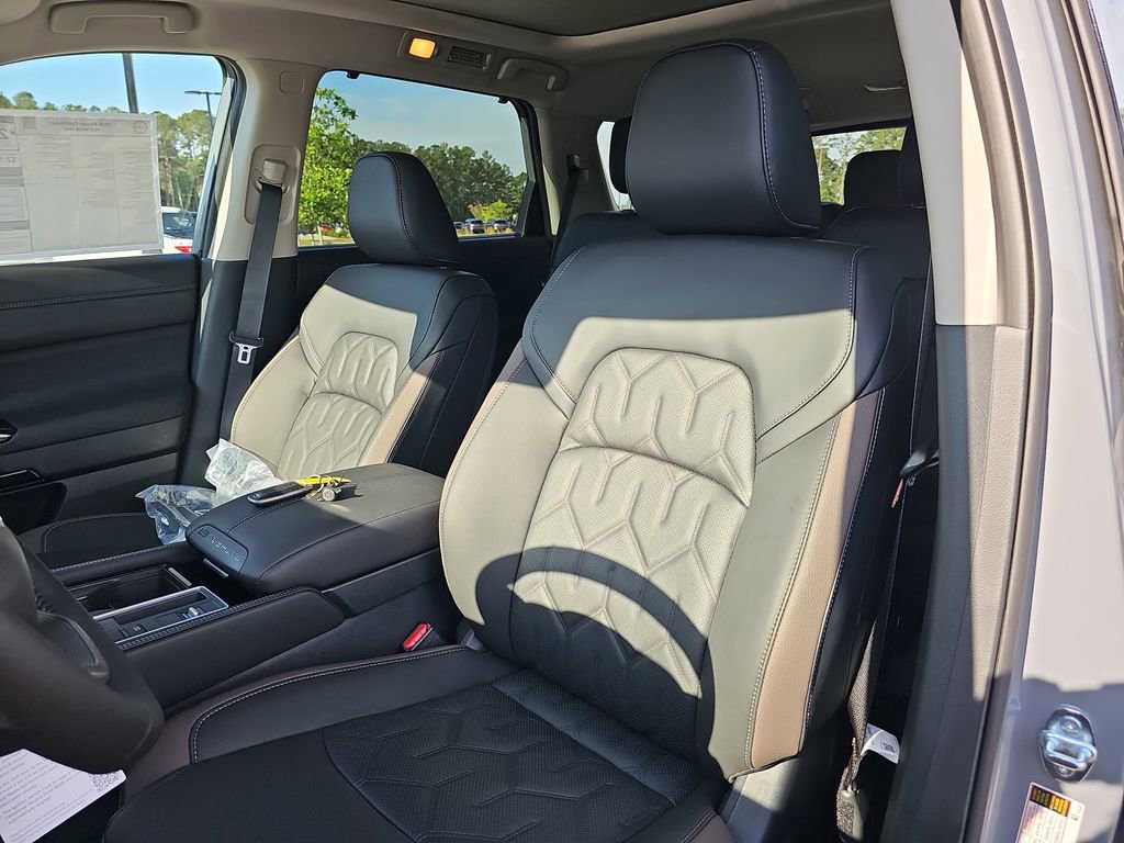 New 2026 Nissan Pathfinder Platinum FWD image 21