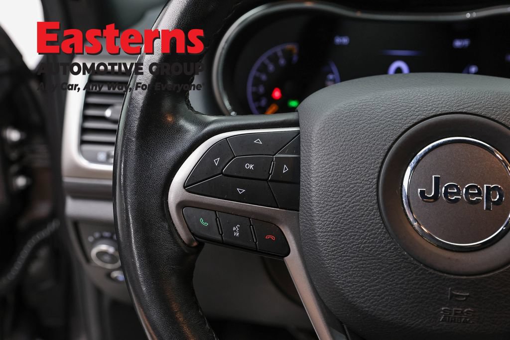 Used 2020 Jeep Grand Cherokee Laredo AWD/4WD image 14