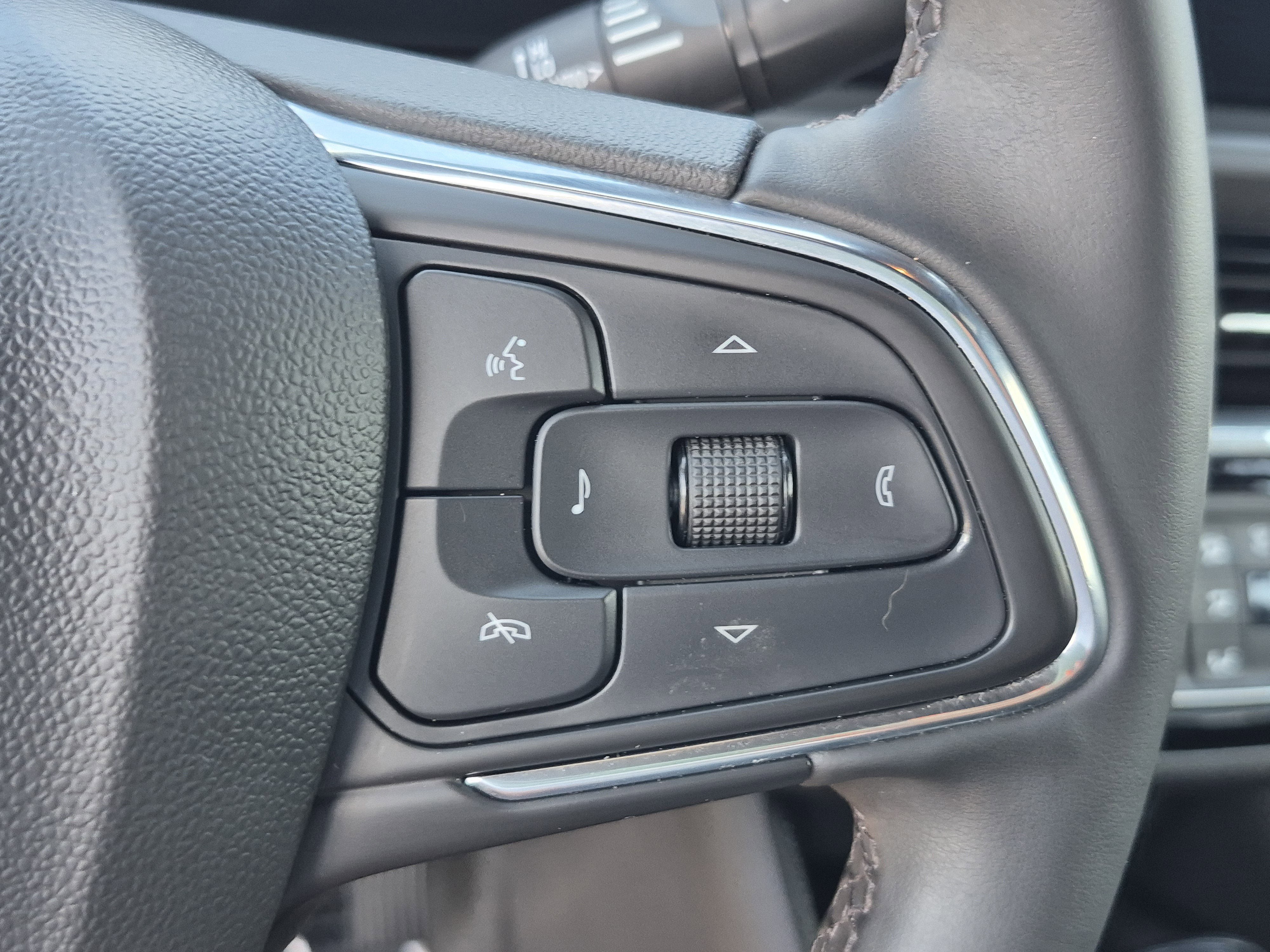 Used 2025 Buick Envista Sport Touring w/ Convenience II Package FWD image 31