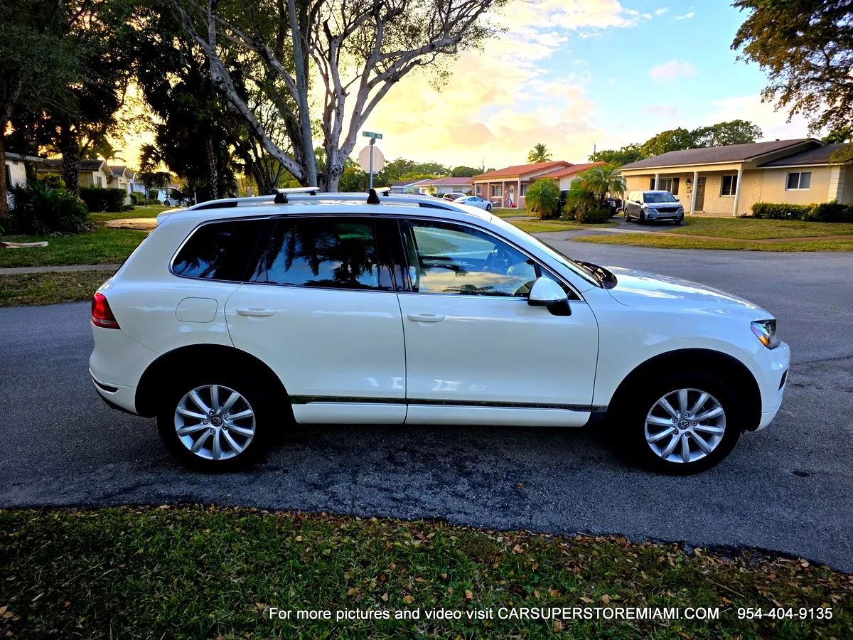 Used 2011 Volkswagen Touareg Sport image 19