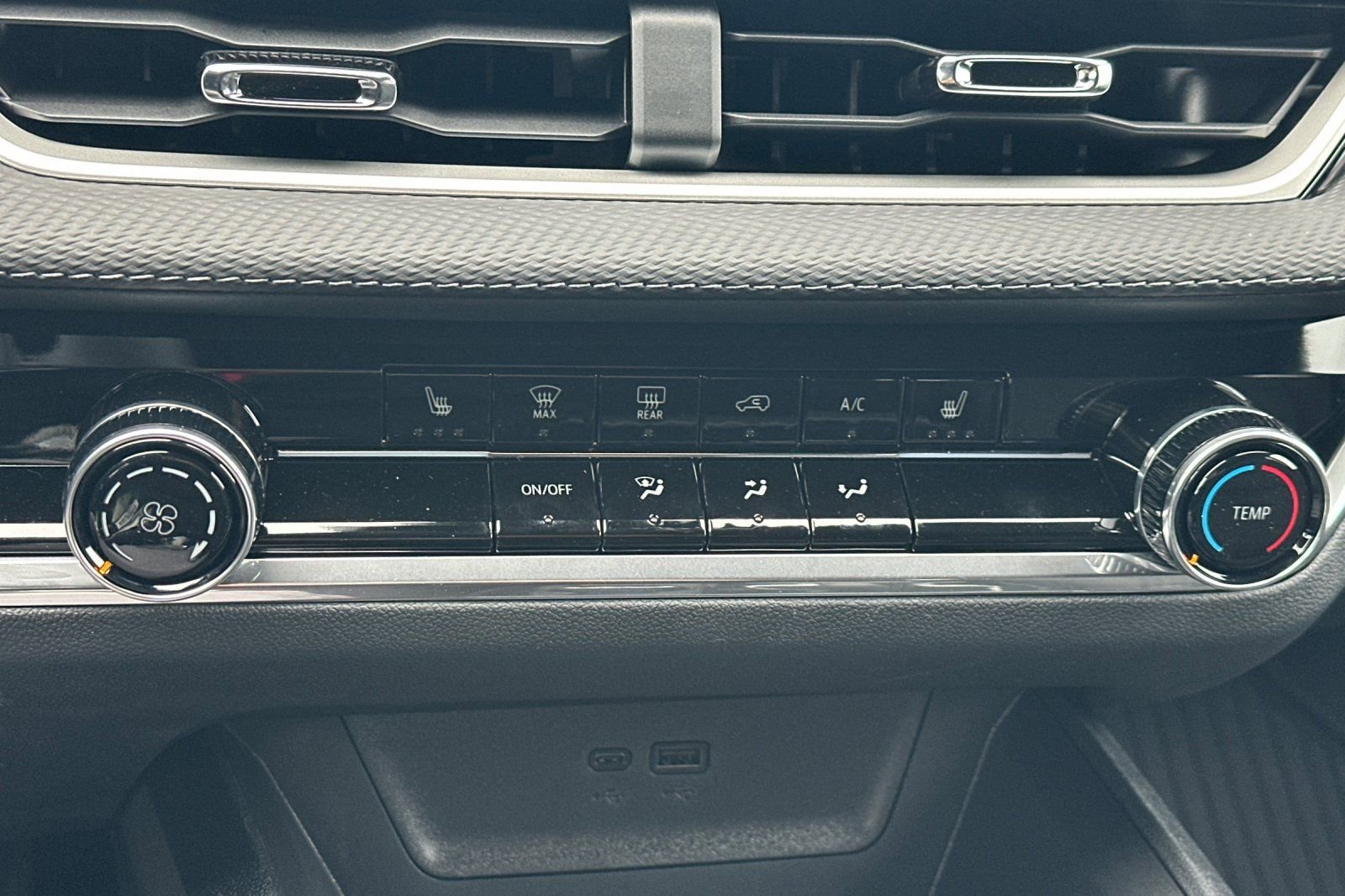 New 2026 Chevrolet Equinox LT w/ Safety and Technology Package image 24