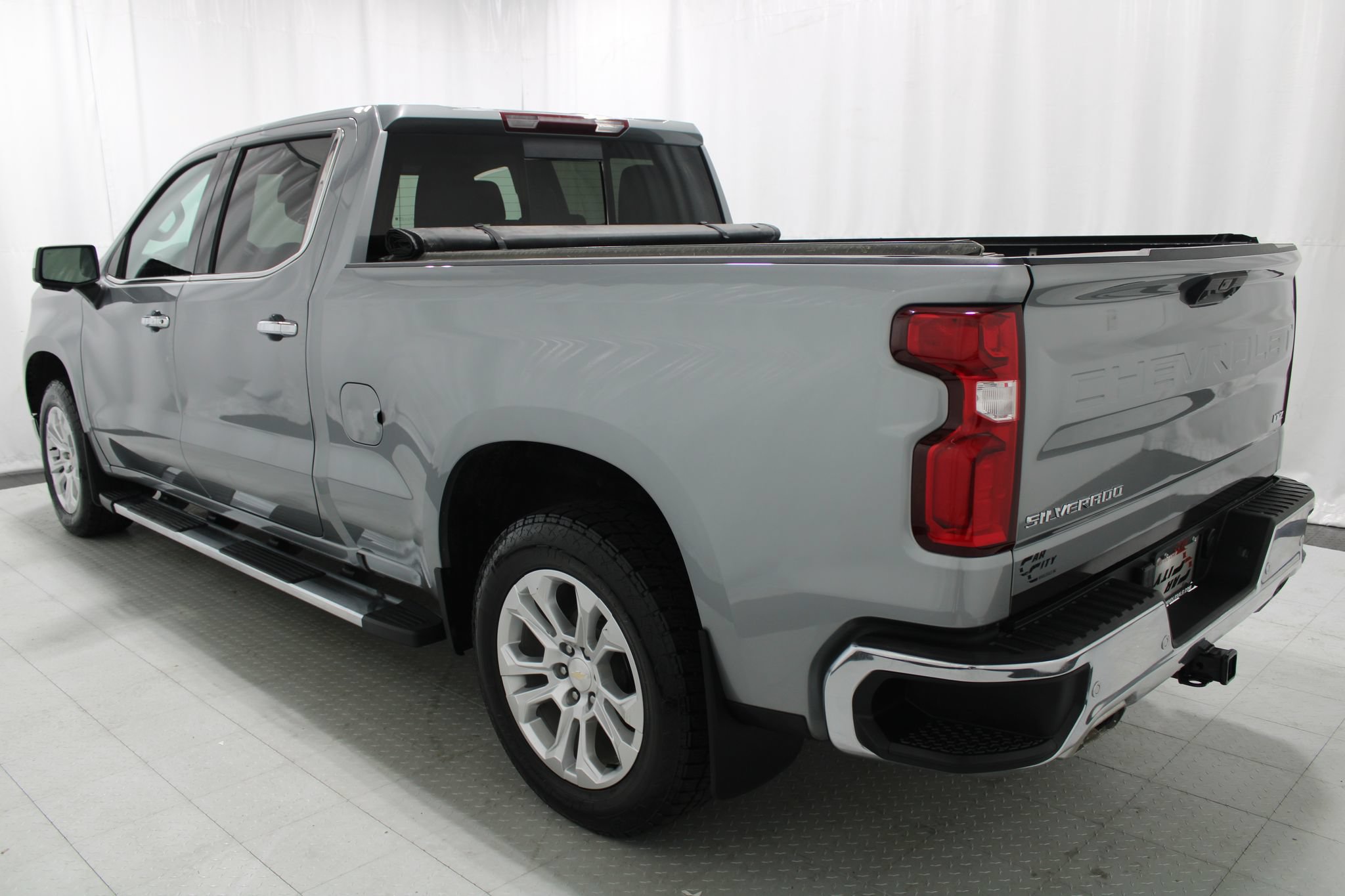 Used 2024 Chevrolet Silverado 1500 LTZ AWD/4WD image 5