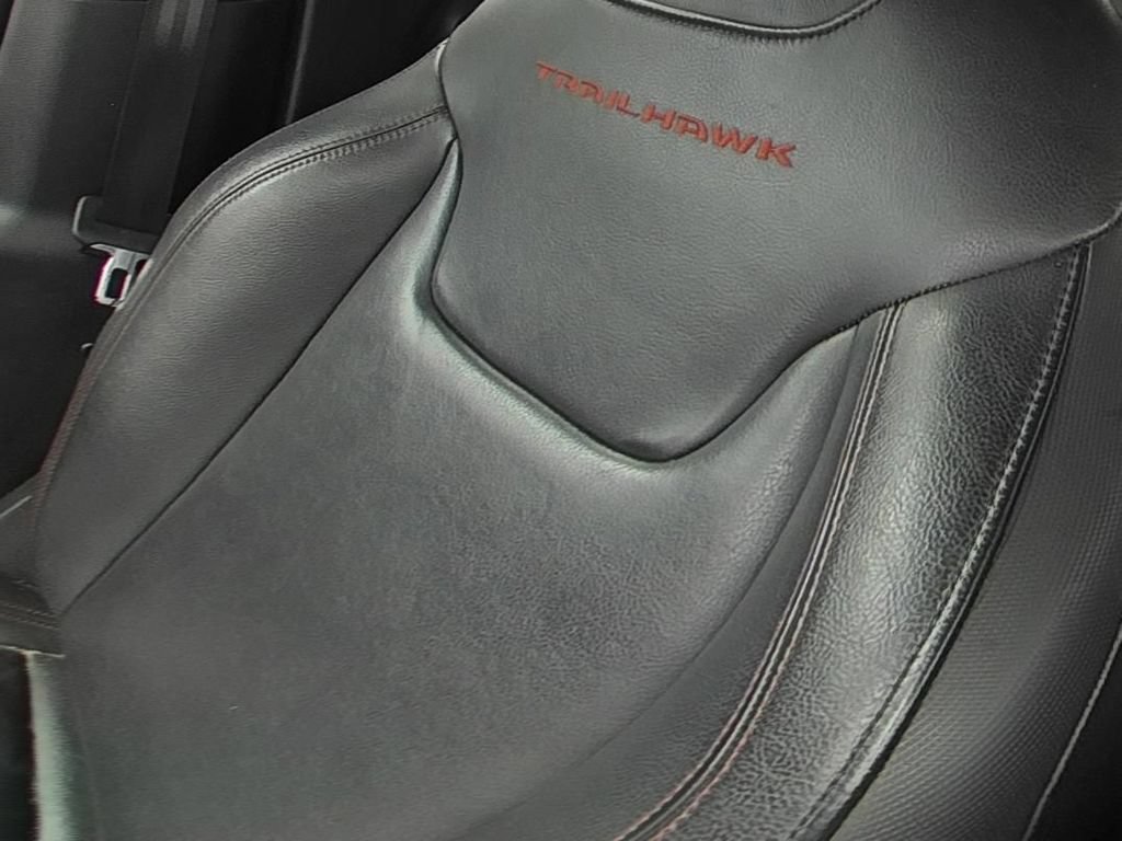 Used 2015 Jeep Renegade Trailhawk w/ Premium Leather Group AWD/4WD image 12