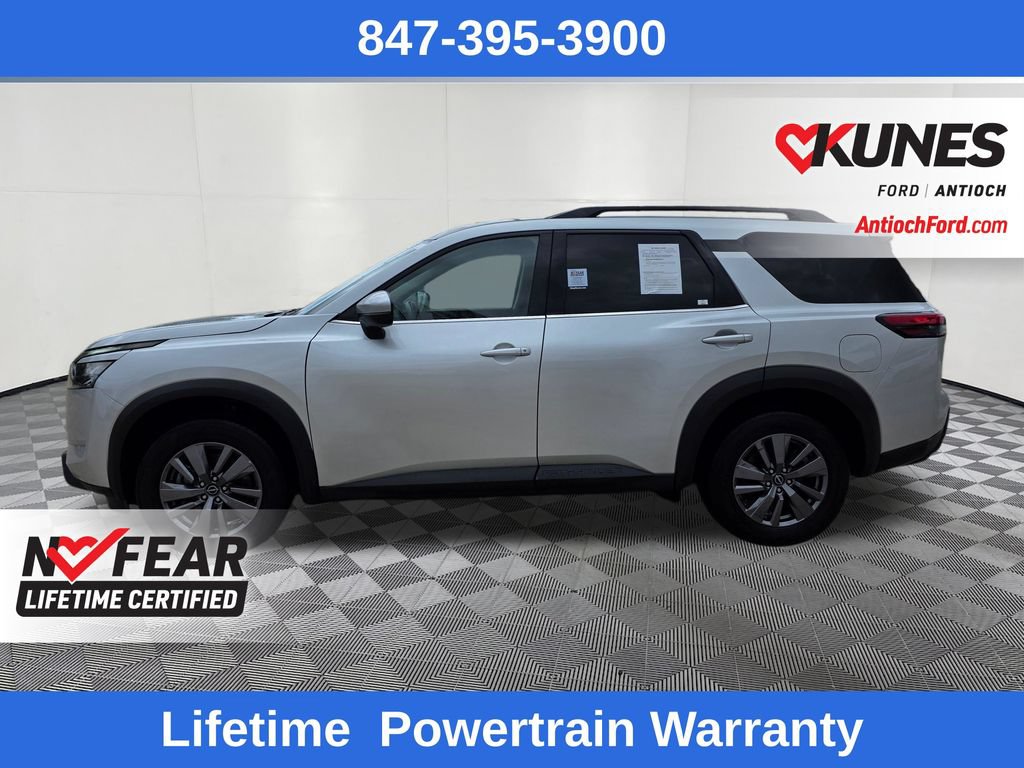 Used 2025 Nissan Pathfinder SV FWD image 4