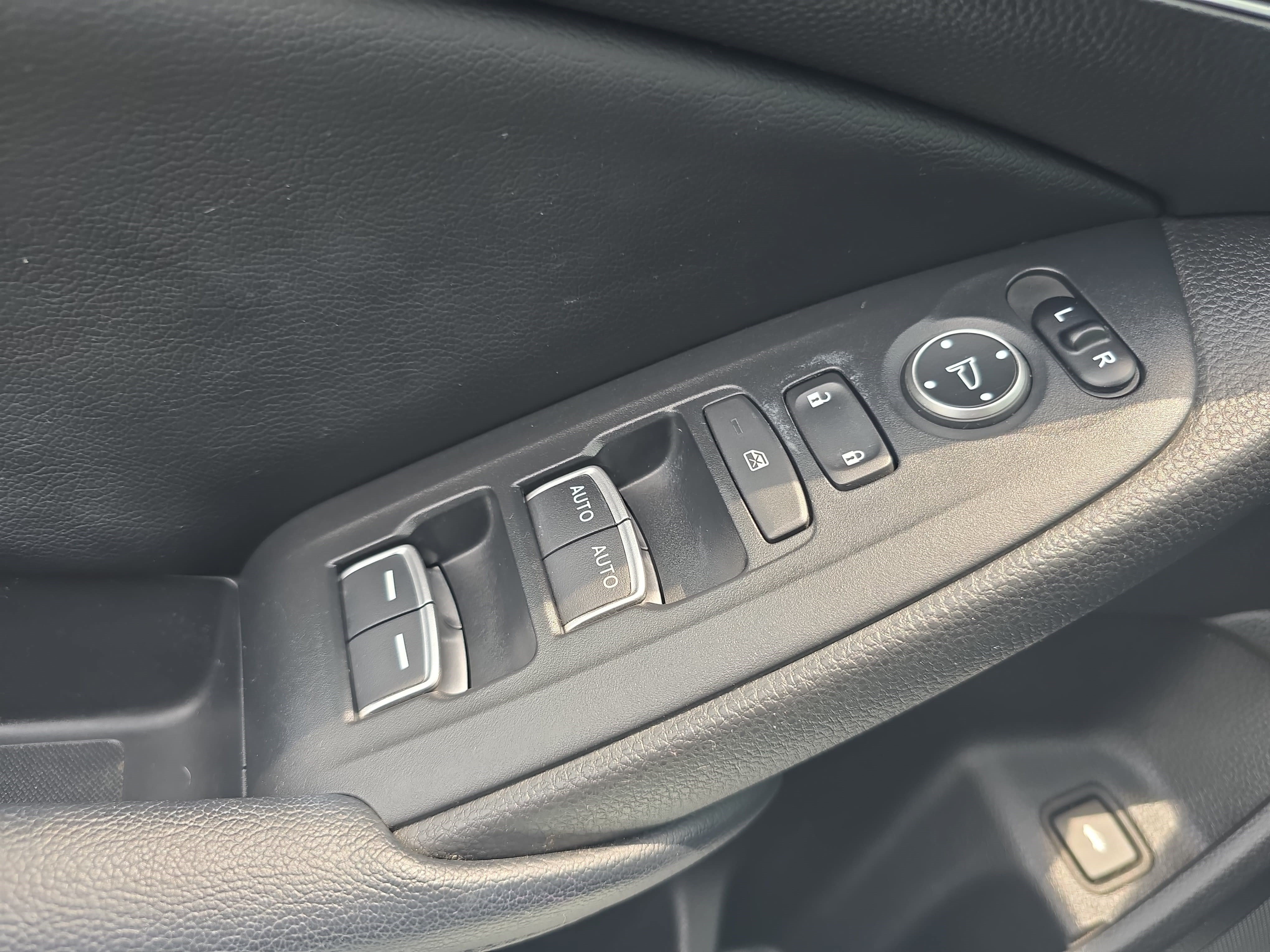 Used 2018 Honda Accord EX-L image 26