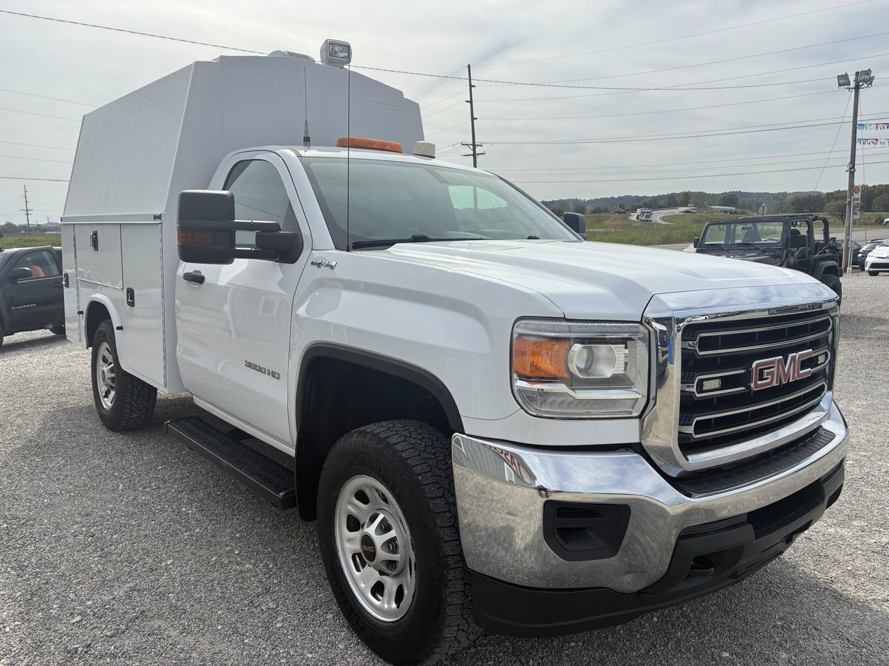 Used 2017 GMC Sierra 3500 4x4 Regular Cab image 4