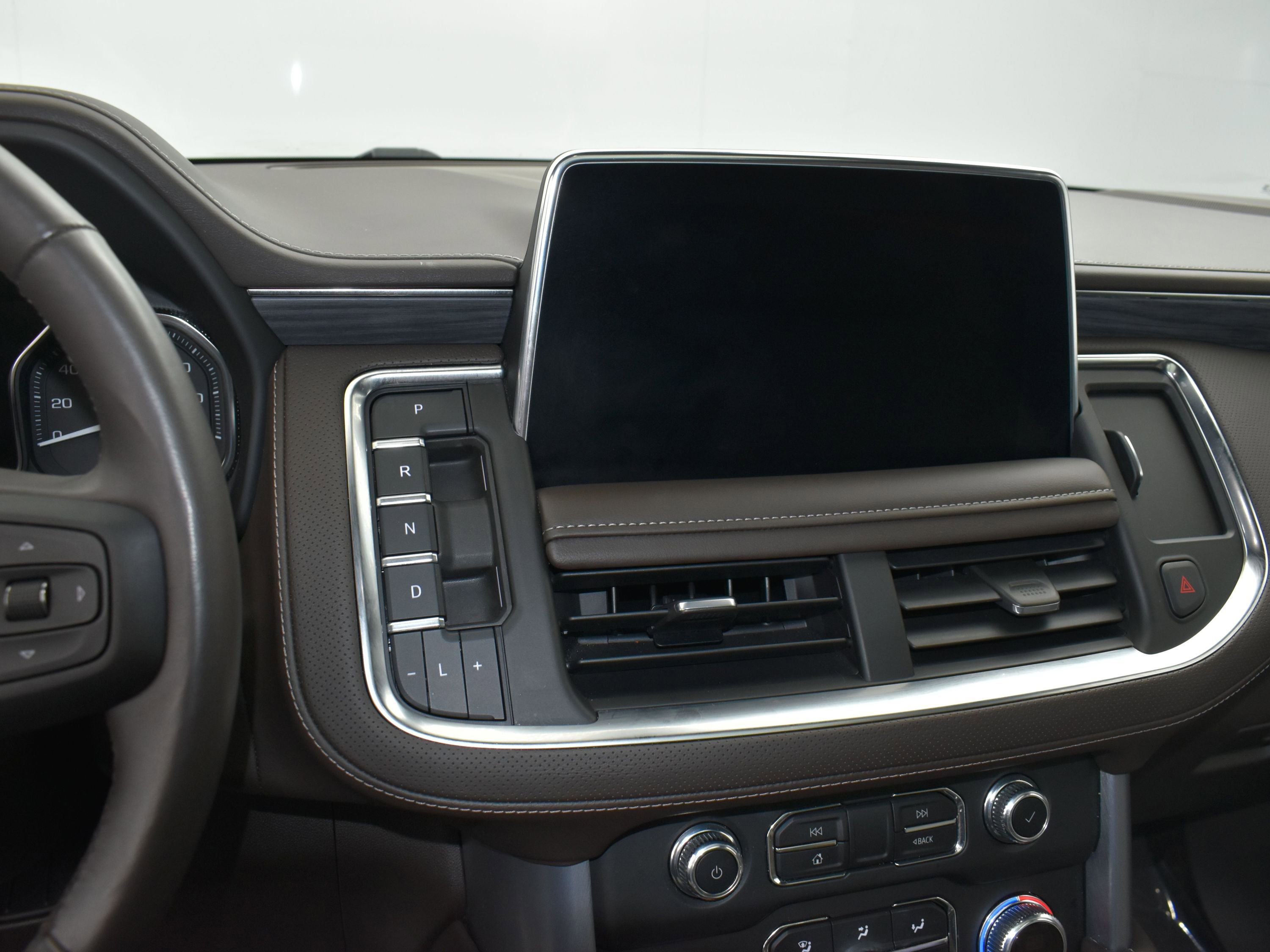 Used 2021 GMC Yukon SLT w/ SLT Premium Package image 16