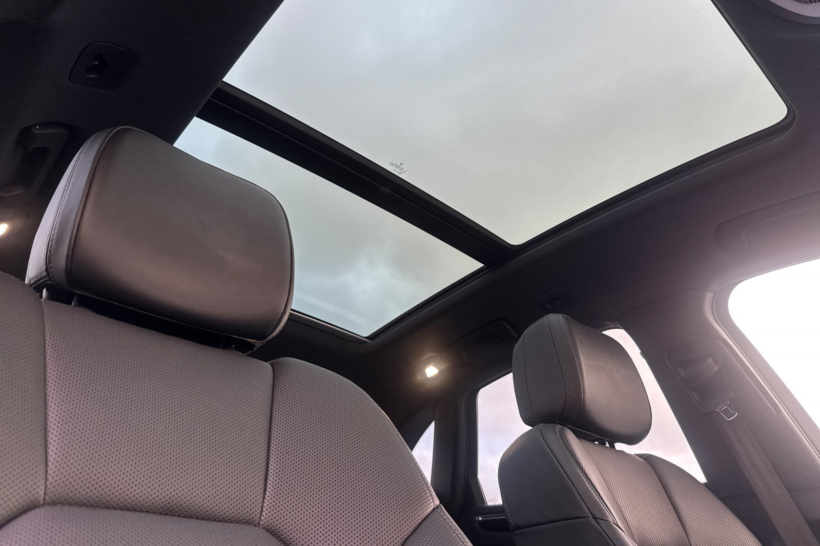 Used 2024 Porsche Macan image 17