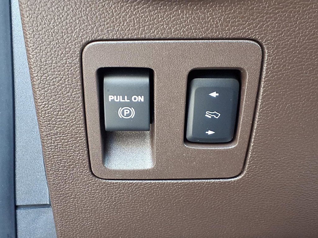 Used 2020 Ford F150 King Ranch w/ Equipment Group 601A Luxury AWD/4WD image 7