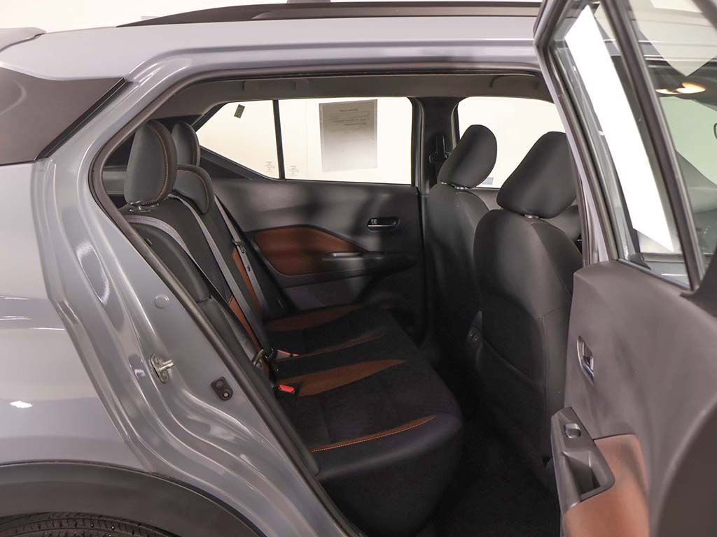 Used 2021 Nissan Kicks SR w/ Exterior Package image 31