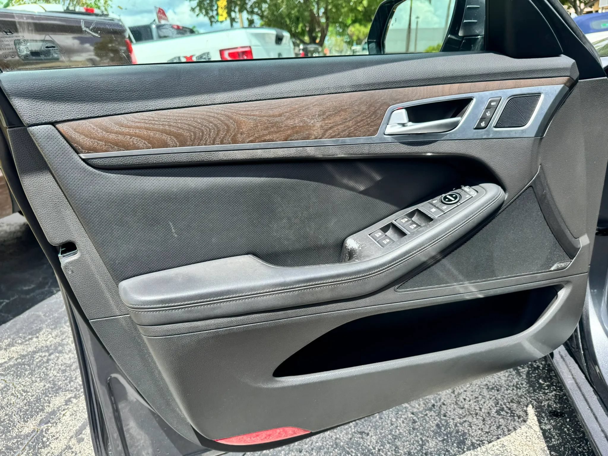 Used 2015 Hyundai Genesis 5.0 RWD image 23