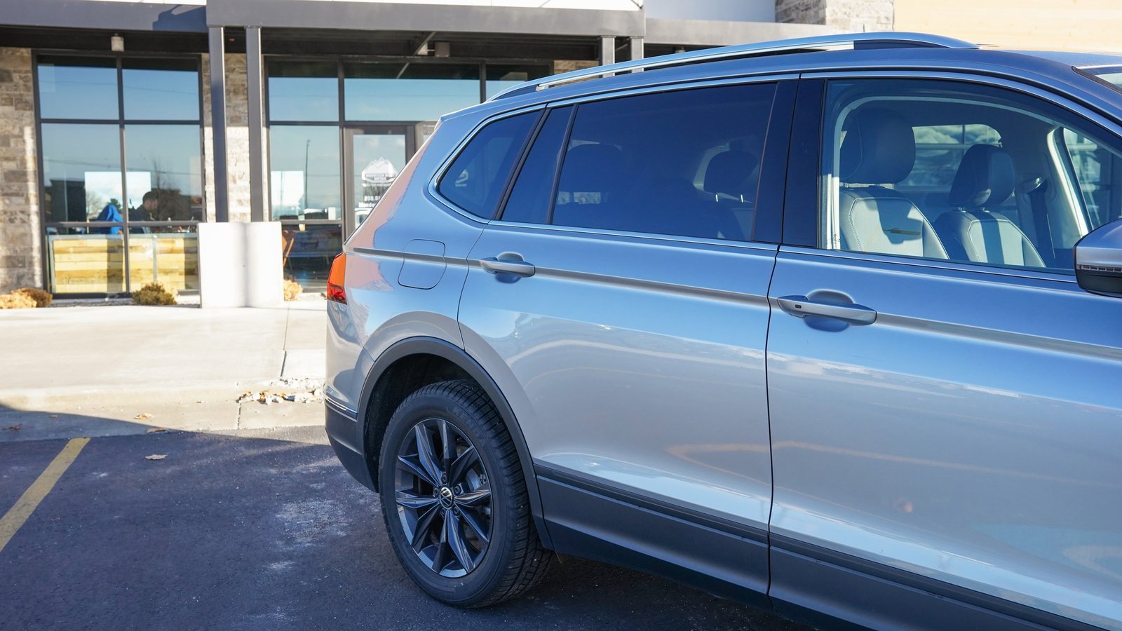 Used 2024 Volkswagen Tiguan SE image 5