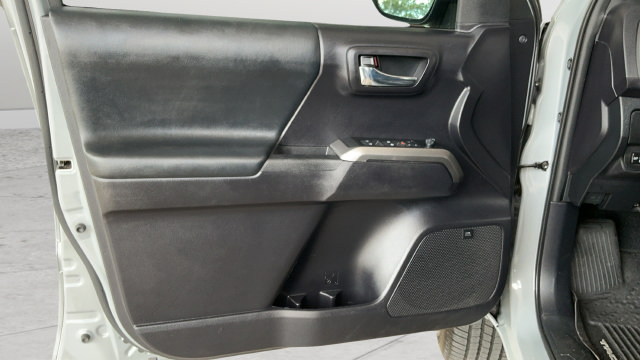 Used 2020 Toyota Tacoma Limited AWD/4WD image 19
