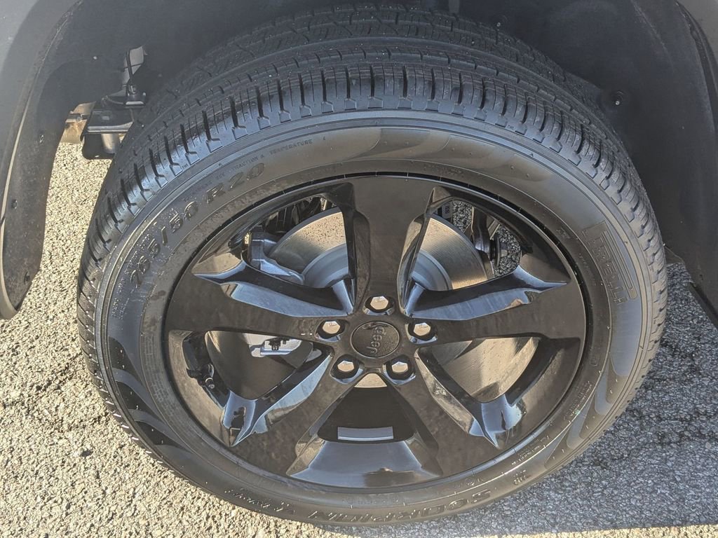 New 2025 Jeep Grand Cherokee Limited w/ Black Appearance Package image 14