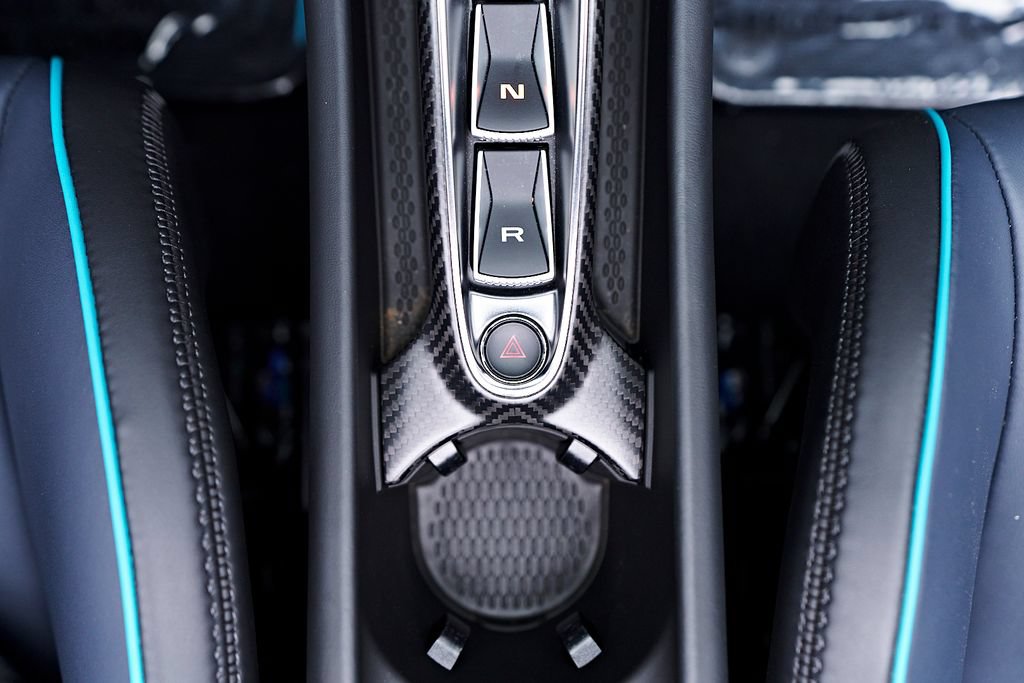 Used 2025 McLaren Artura Spider RWD image 36