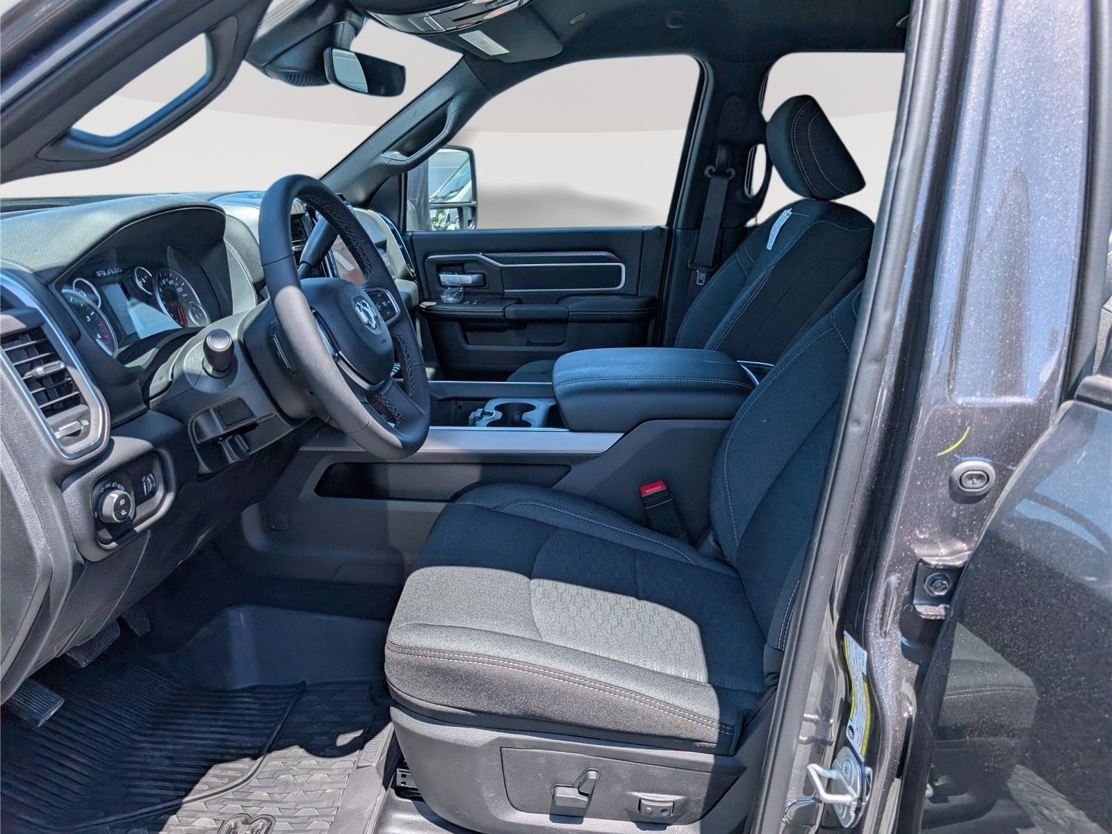 New 2026 RAM 3500 Big Horn AWD/4WD image 10