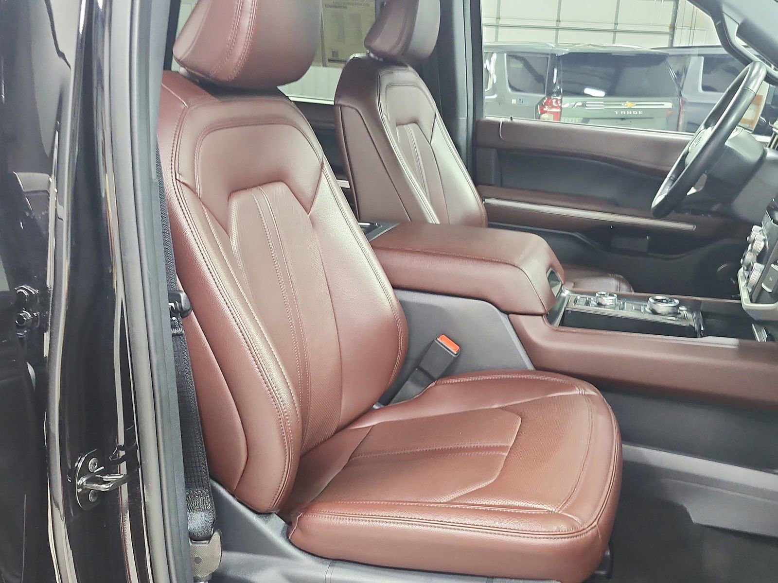 Used 2024 Ford Expedition Limited AWD/4WD image 39