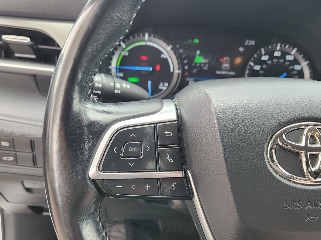 Used 2020 Toyota Highlander XLE AWD/4WD image 17