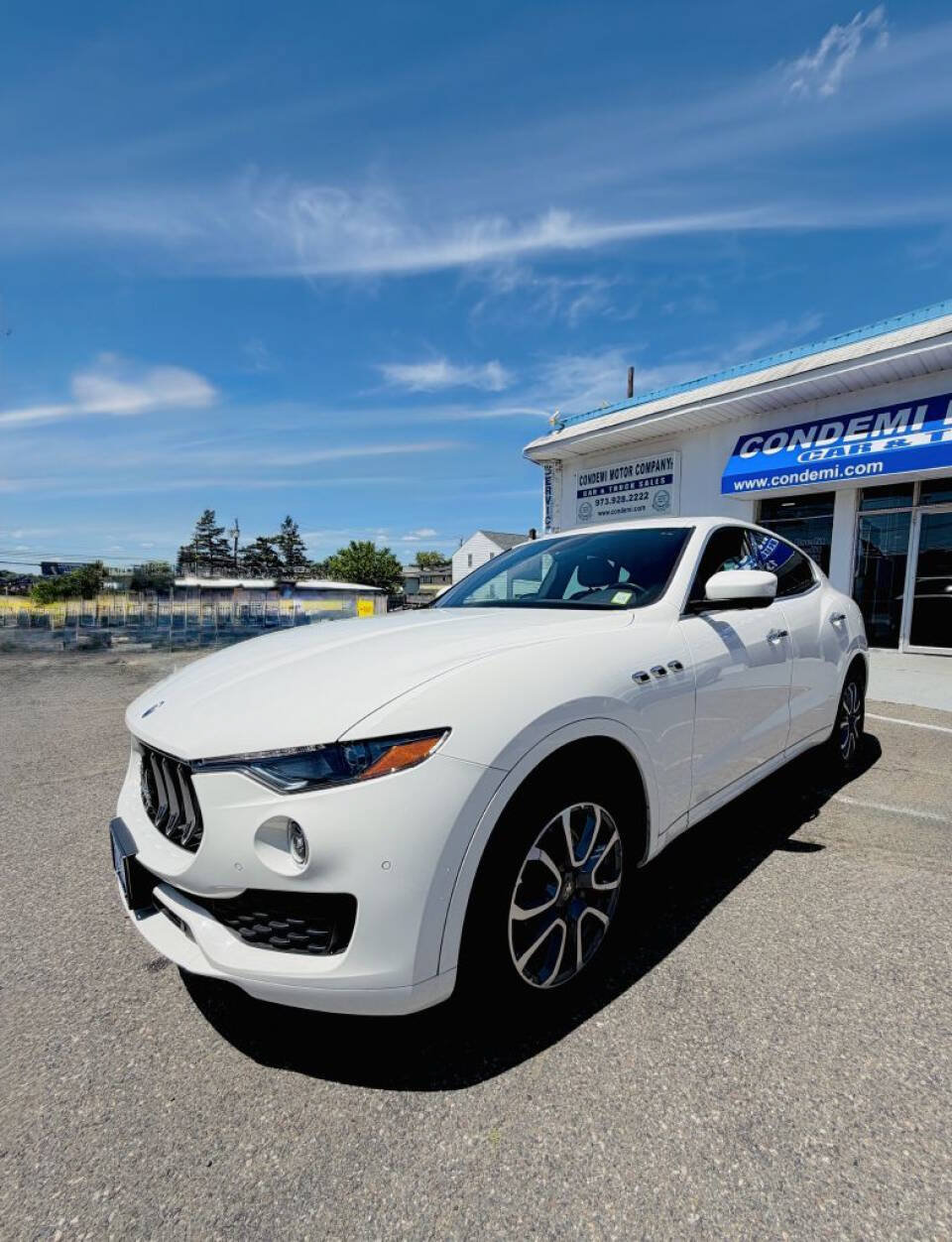 Used 2017 Maserati Levante AWD/4WD image 4