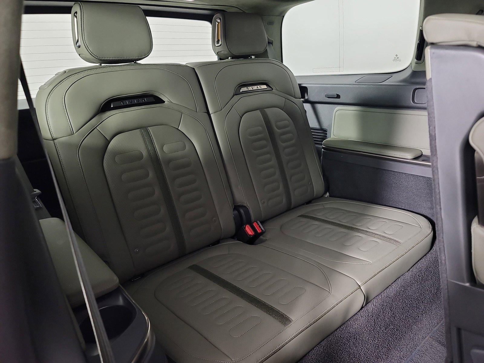 Used 2024 Rivian R1S Adventure image 25