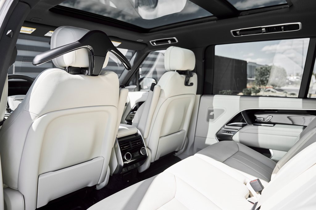 Used 2026 Land Rover Range Rover Long Wheelbase SE image 36