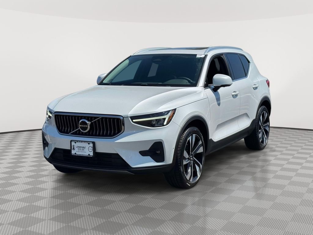 Used 2023 Volvo XC40 B5 Plus w/ Protection Package Premier AWD/4WD image 2