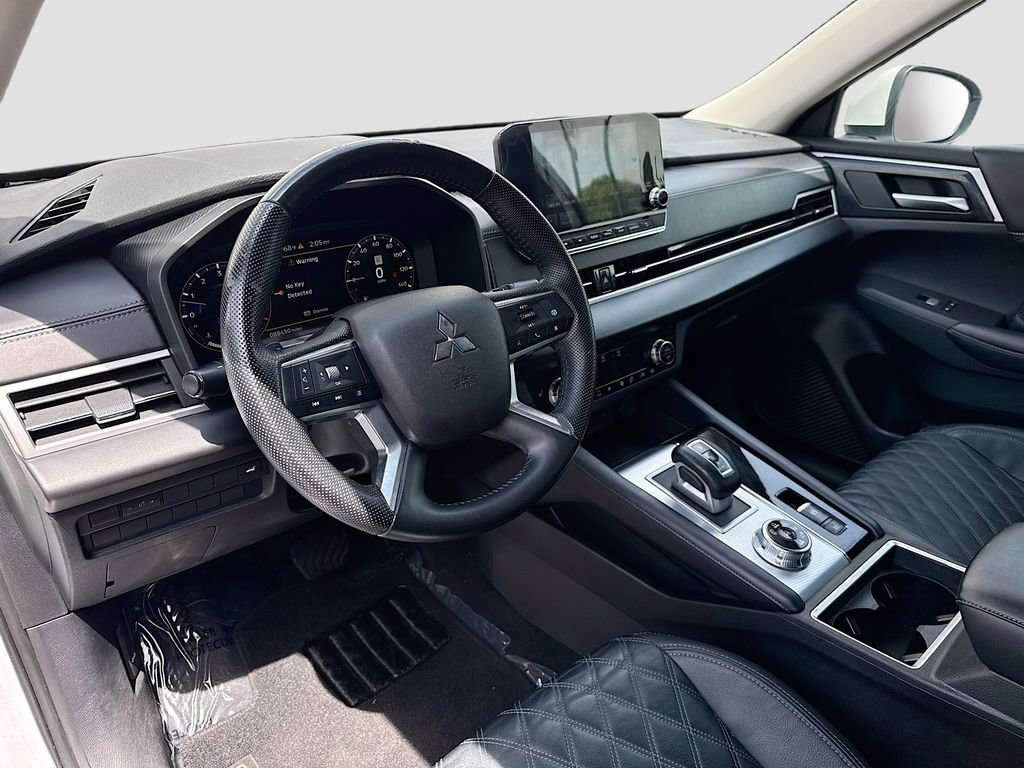 Used 2023 Mitsubishi Outlander SEL Black Edition image 7