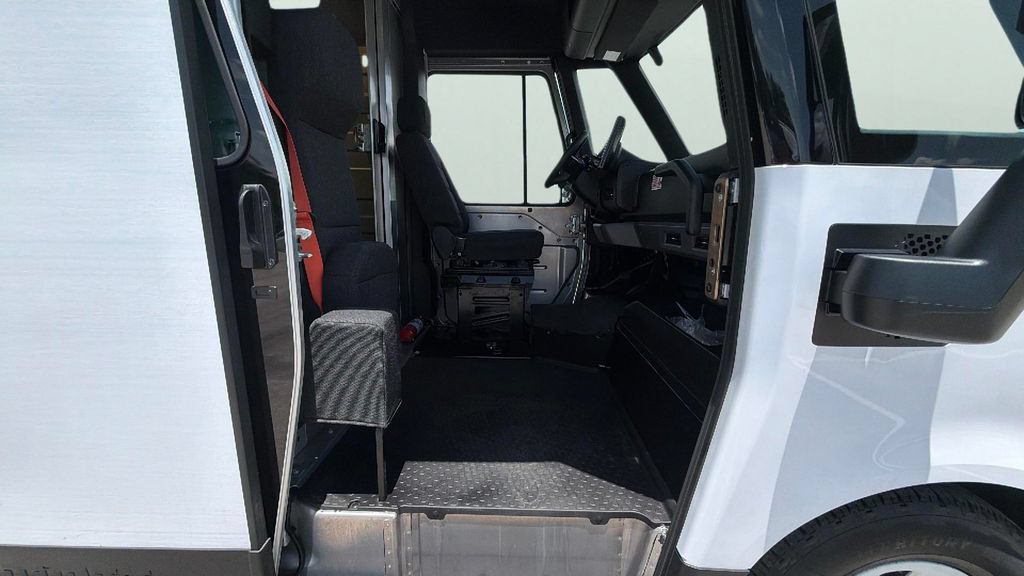 Used 2024 Chevrolet Brightdrop 400 w/ Commercial Equipment Package AWD/4WD image 30