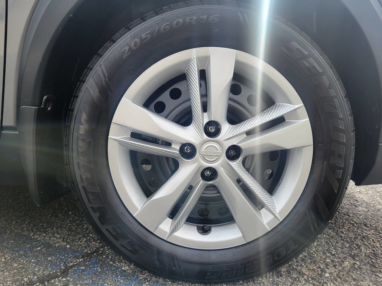 Used 2019 Nissan Kicks S FWD image 14